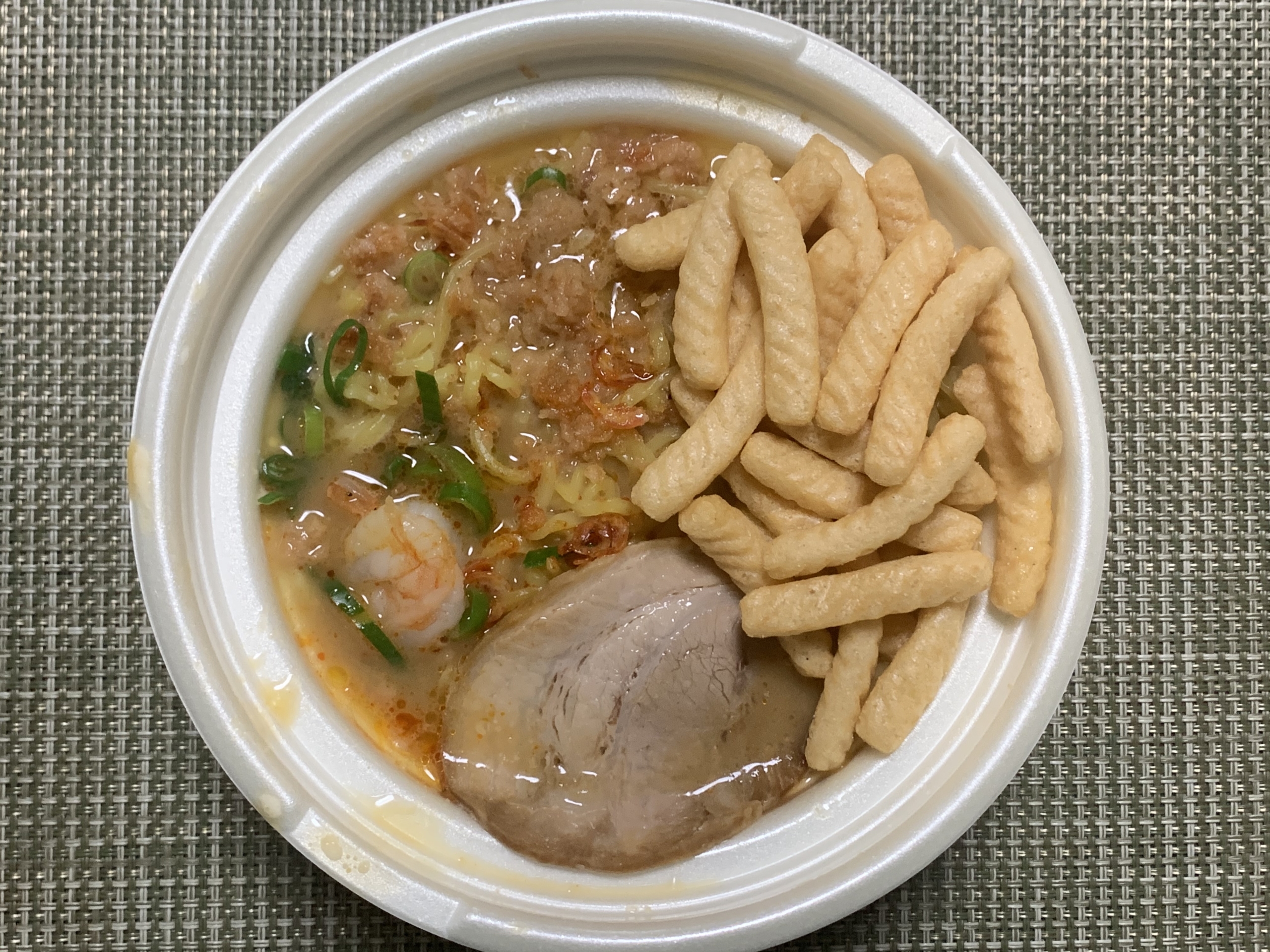 香り豊かな海老みそラーメン セブンイレブン スガラの今日の一杯