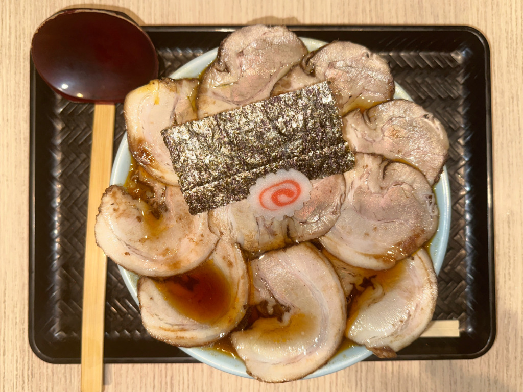 なぜ蕎麦にラー油を入れるのか。五反田店